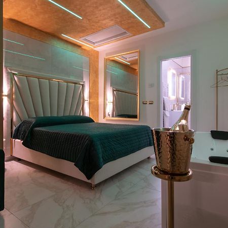 Fashion Apartment Gold Bologna With Jacuzzi & Car Garage Luaran gambar
