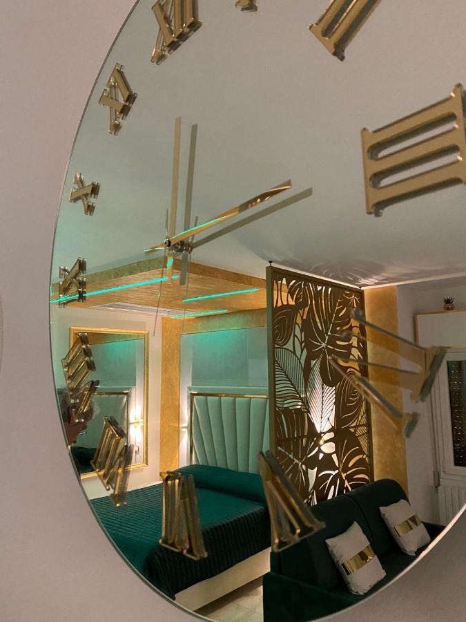 Fashion Apartment Gold Bologna With Jacuzzi & Car Garage Luaran gambar