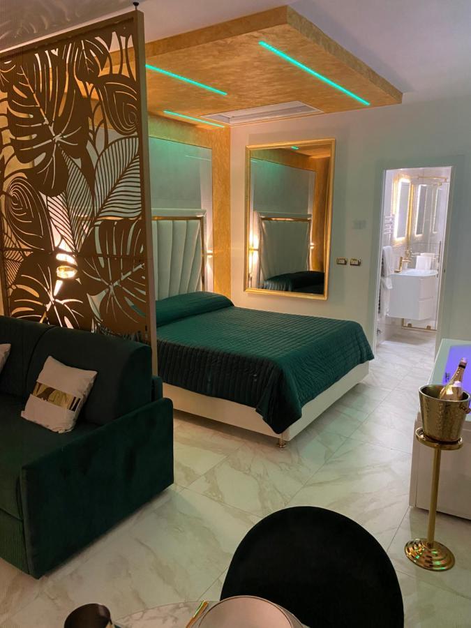 Fashion Apartment Gold Bologna With Jacuzzi & Car Garage Luaran gambar