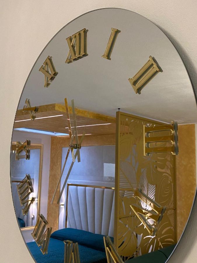 Fashion Apartment Gold Bologna With Jacuzzi & Car Garage Luaran gambar