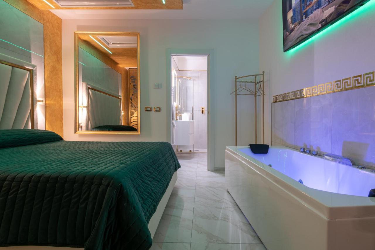 Fashion Apartment Gold Bologna With Jacuzzi & Car Garage Luaran gambar
