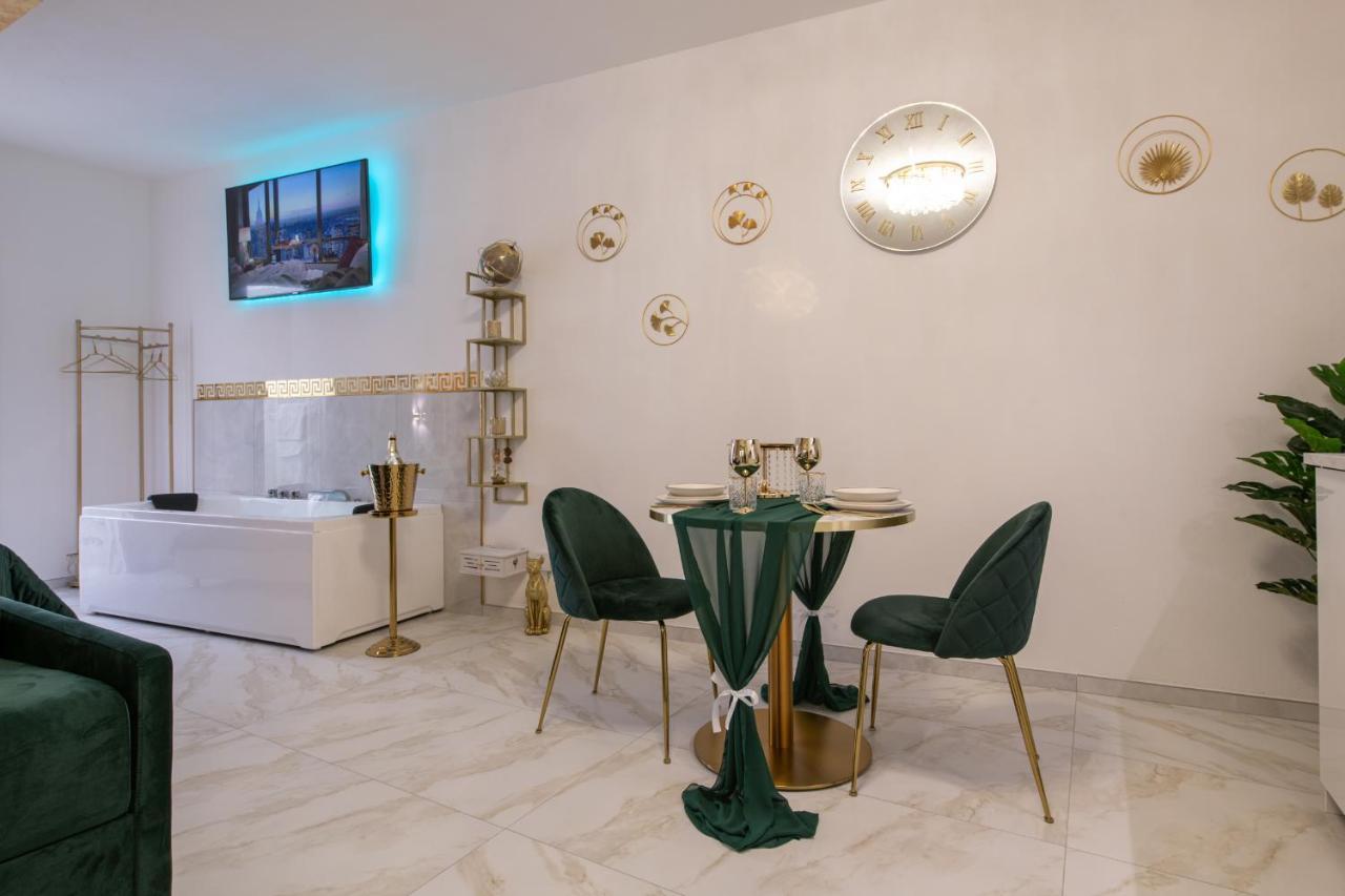 Fashion Apartment Gold Bologna With Jacuzzi & Car Garage Luaran gambar