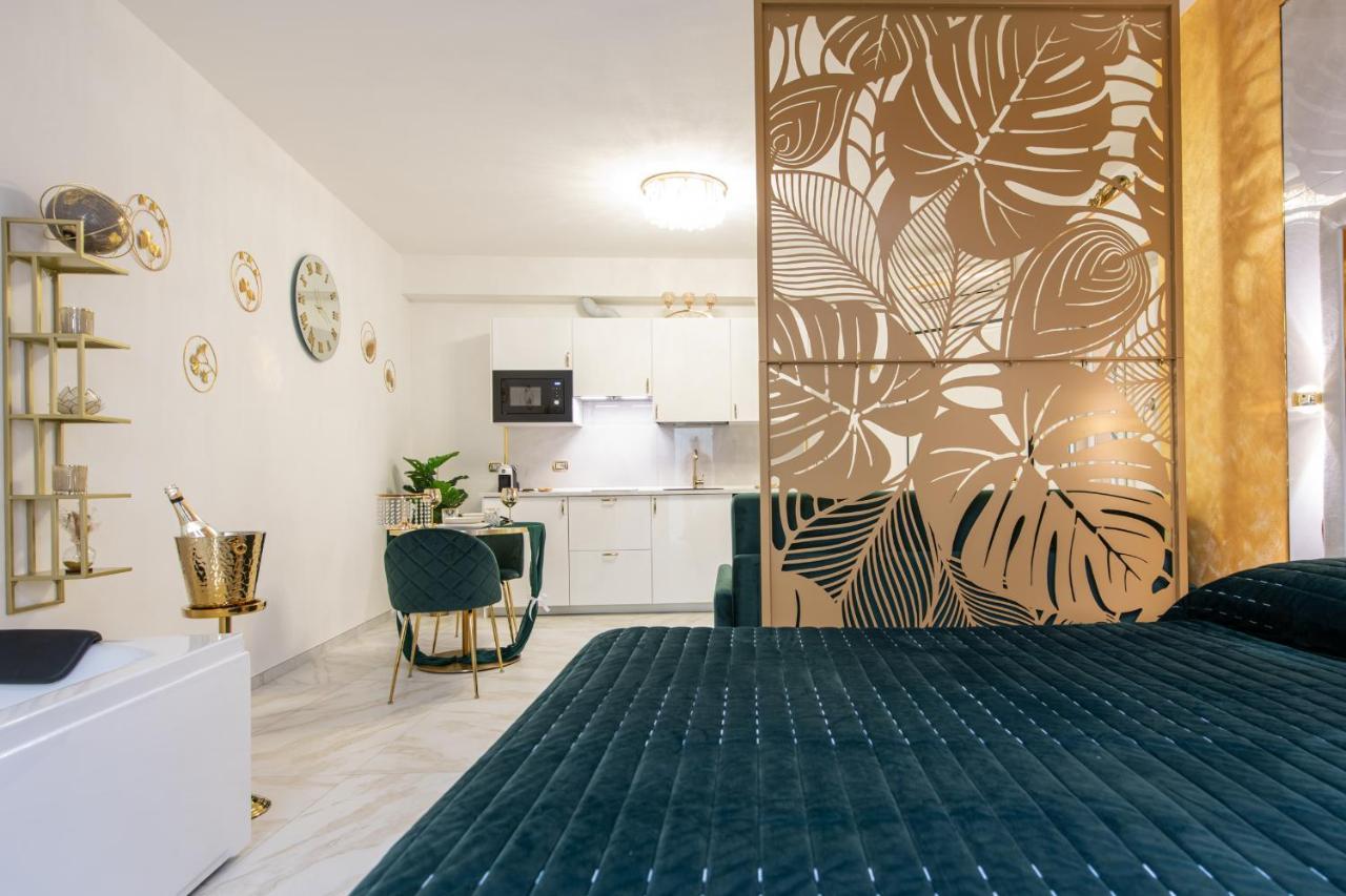 Fashion Apartment Gold Bologna With Jacuzzi & Car Garage Luaran gambar