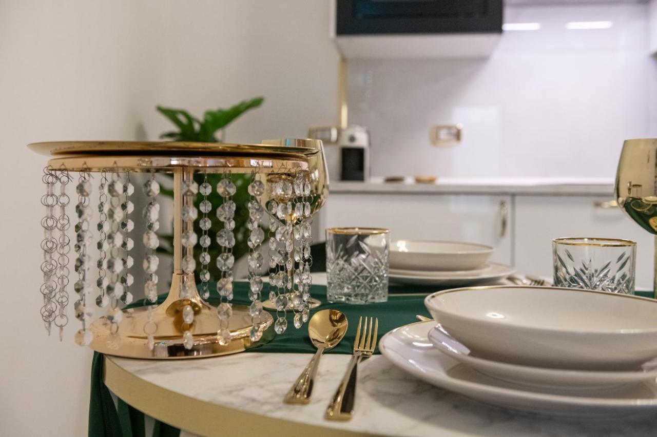 Fashion Apartment Gold Bologna With Jacuzzi & Car Garage Luaran gambar