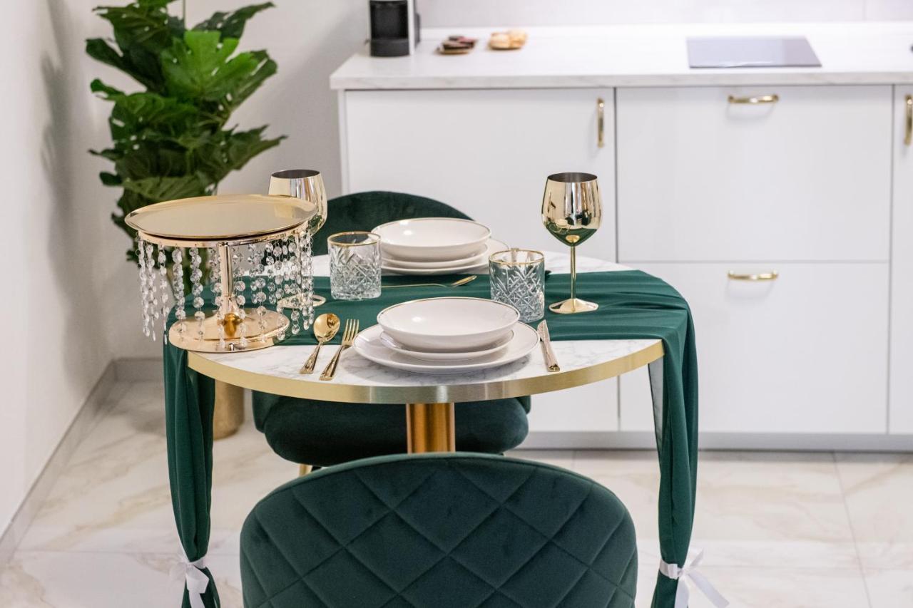 Fashion Apartment Gold Bologna With Jacuzzi & Car Garage Luaran gambar