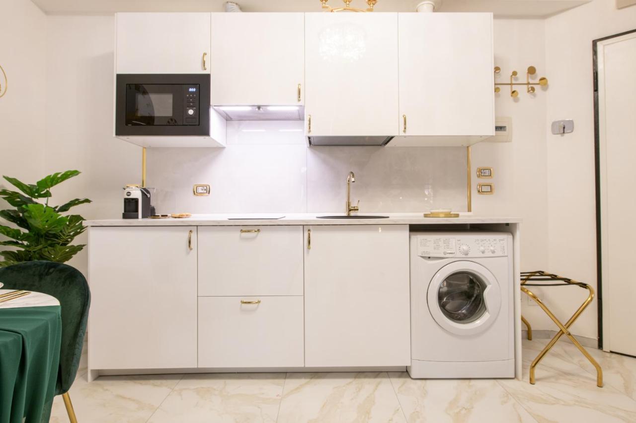 Fashion Apartment Gold Bologna With Jacuzzi & Car Garage Luaran gambar