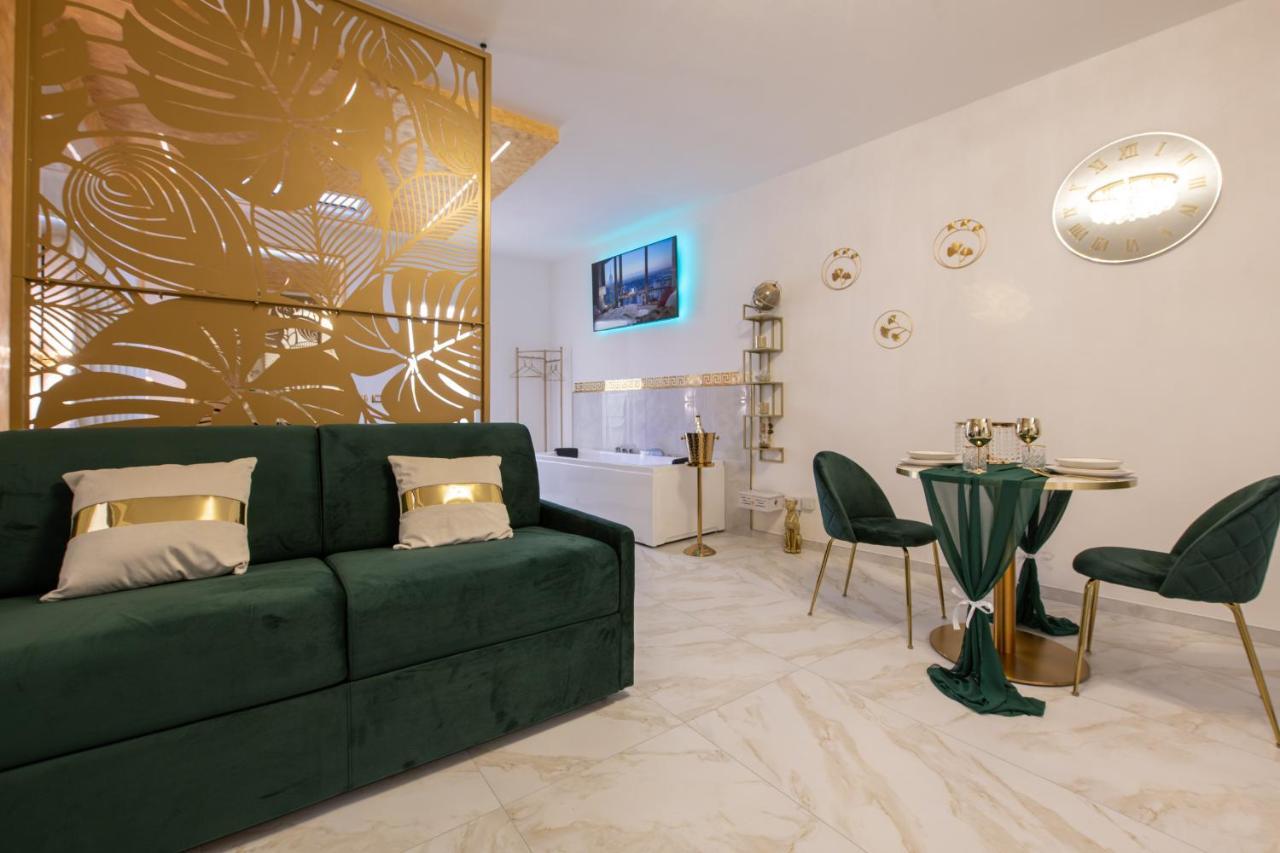 Fashion Apartment Gold Bologna With Jacuzzi & Car Garage Luaran gambar