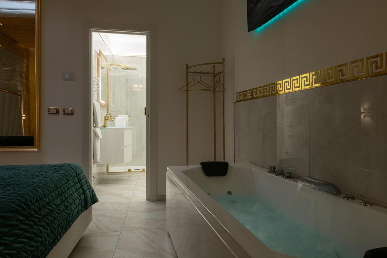 Fashion Apartment Gold Bologna With Jacuzzi & Car Garage Luaran gambar