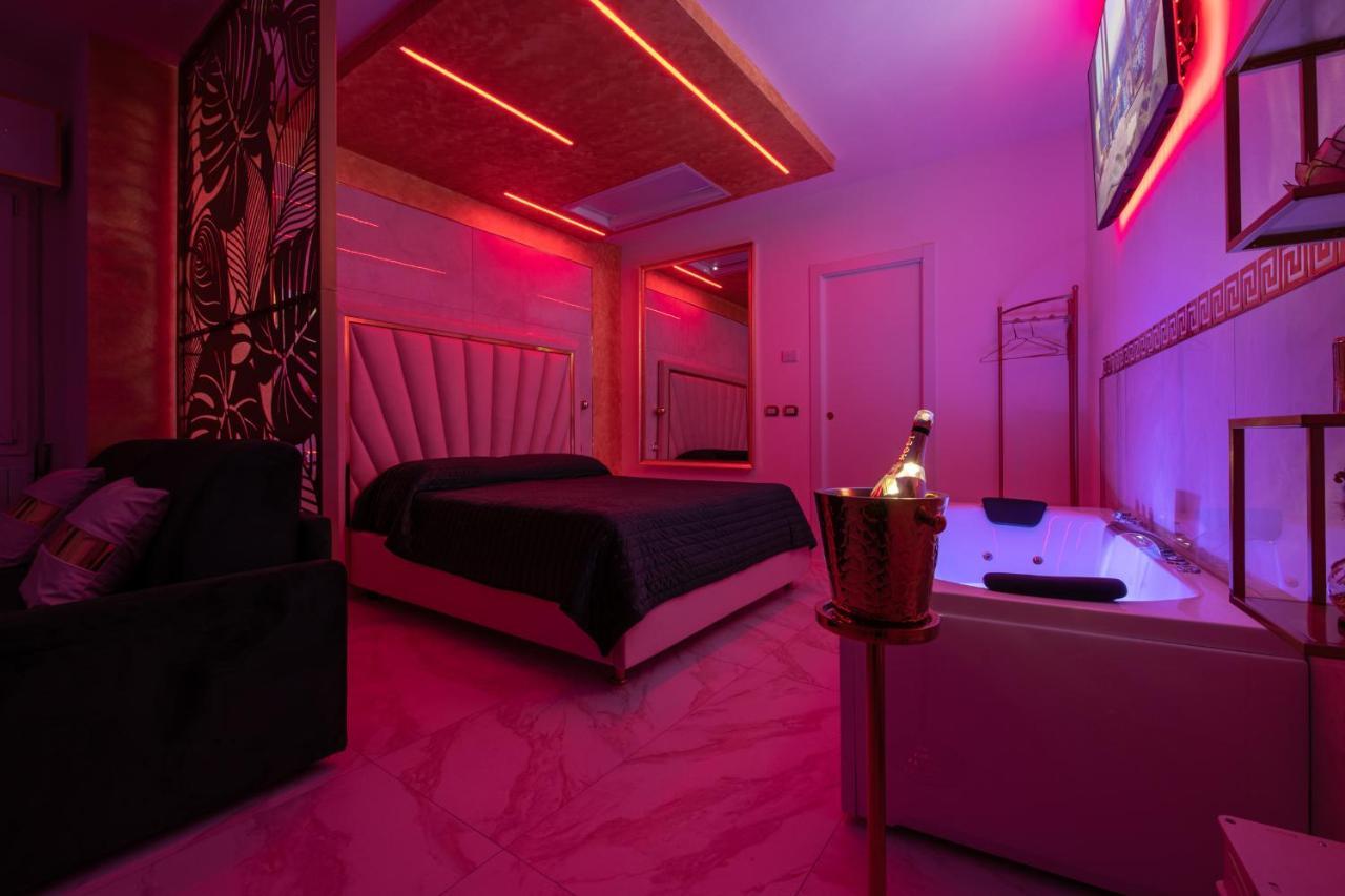 Fashion Apartment Gold Bologna With Jacuzzi & Car Garage Luaran gambar