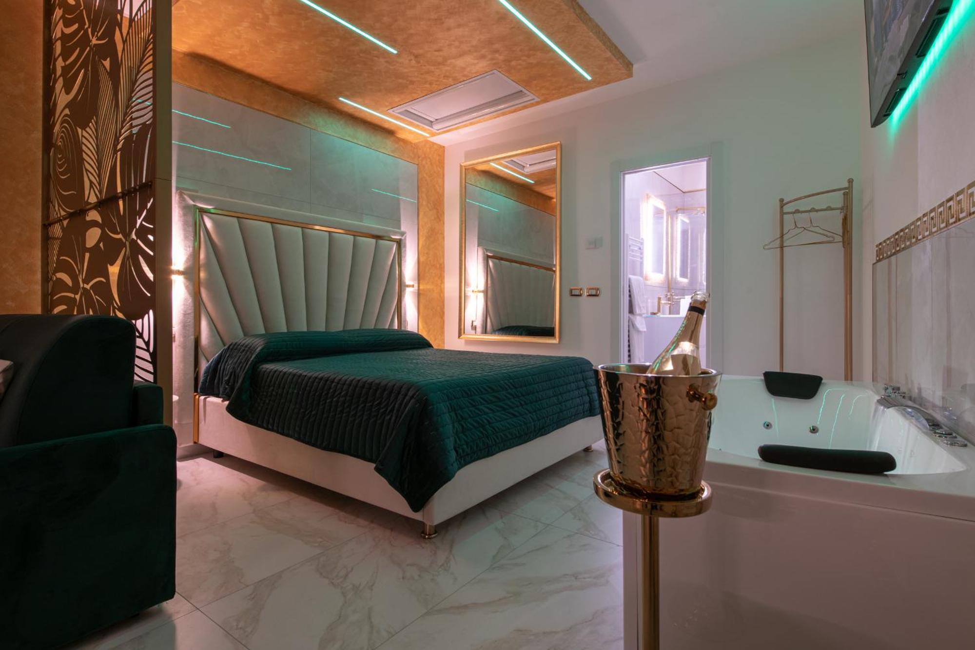 Fashion Apartment Gold Bologna With Jacuzzi & Car Garage Luaran gambar